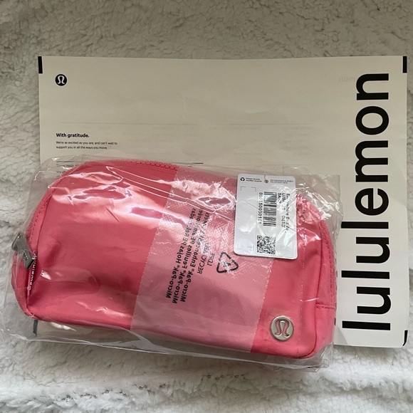 NWT Lululemon Everywhere Belt Bag 1L Sakura Pink - Picture 7 of 11